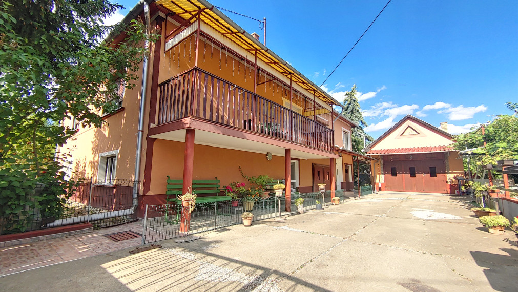 Szendrő - krásny 2-generačný rodinný dom od GEMINIBROKER