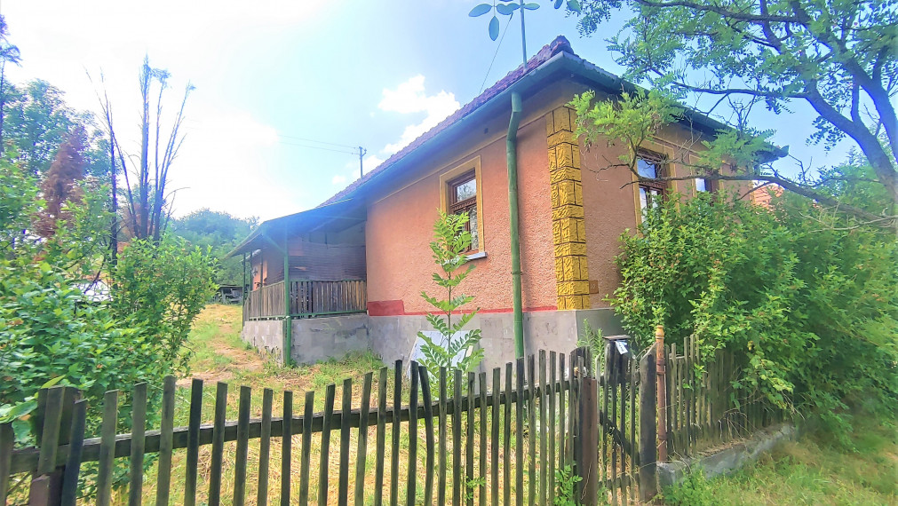 Felsőtelekes - 2 domy na veľkom pozemku len 30km od hraníc