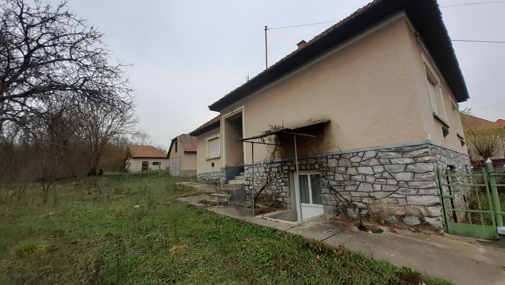 GALVÁCS - pekný 3i RD s garážou pri jazere