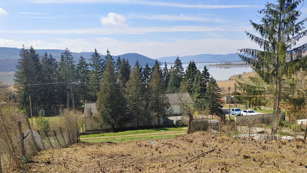 Szalonna - stavebný pozemok s výhľadom na celé jazero Rakaca