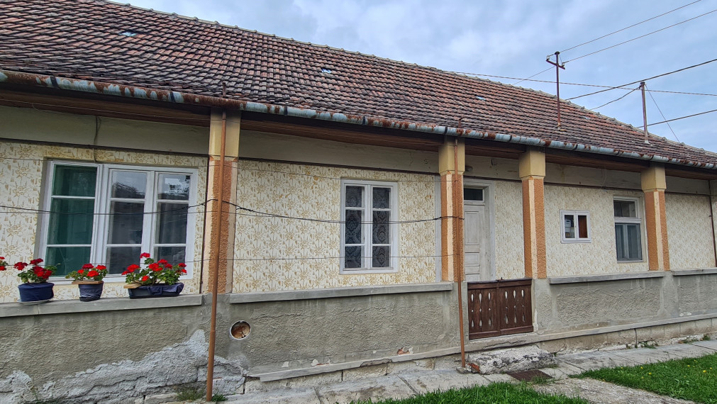 Füzérkomlós 2a1/2 izbový vidiecky dom s veľkou záhradou a stodolou