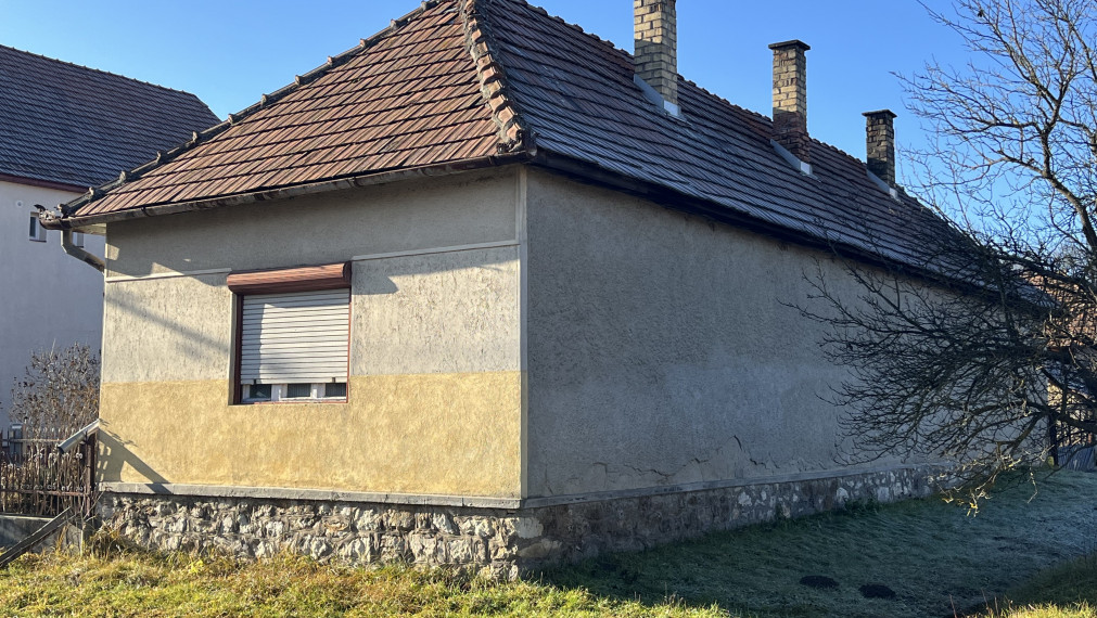 Felsőtelekes trojizbový dom s terasou a veľkým pozemkom
