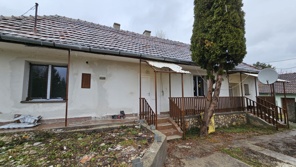 GEMINIBROKER Vám ponúka útulný dvojizbový dom v obci Nyíri v tichej uličke