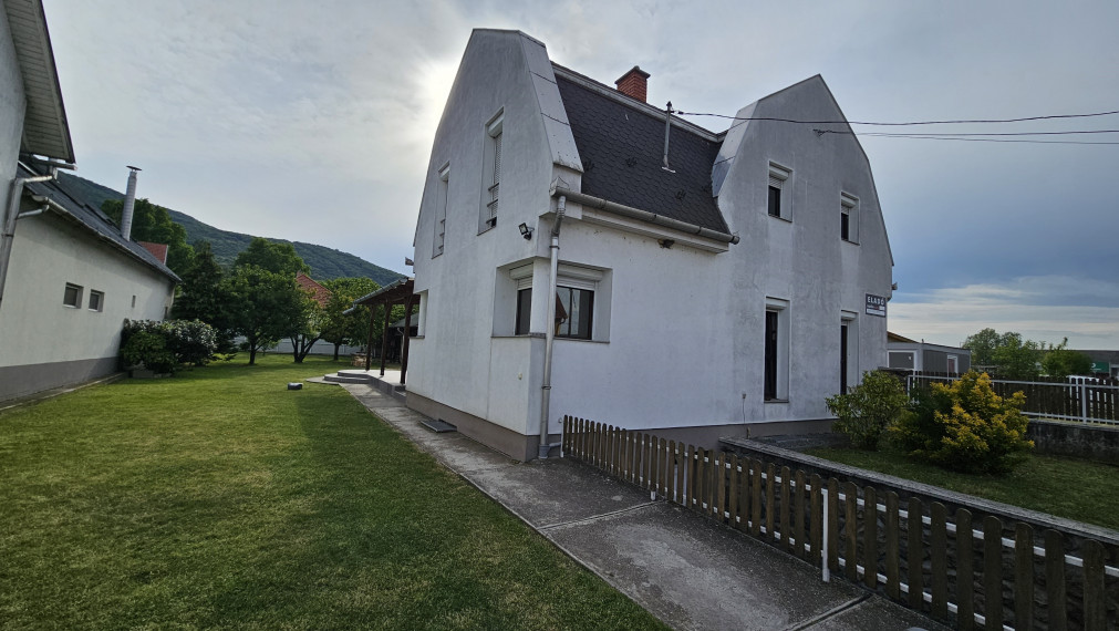 Sátoraljaújhely - Slovenské Nové Mesto - veľký rodinný dom s podnikaním