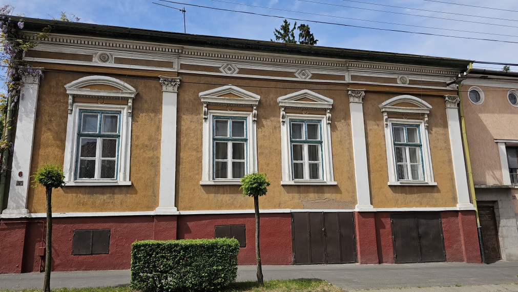 Sátoraljaújhely - 4 izbový rodinný dom v centre mesta s dvojgarážou