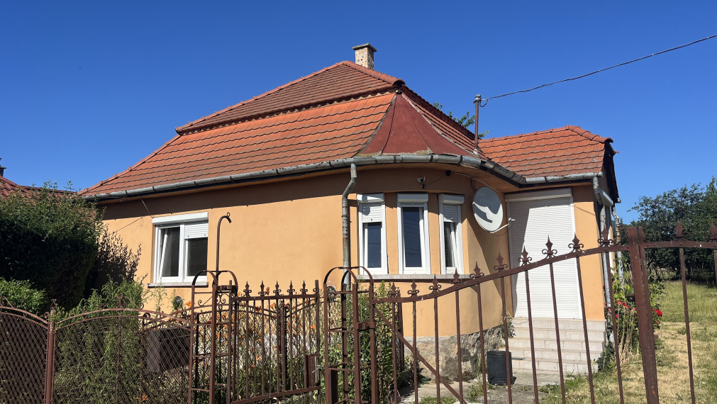 Vilmány - rodinný dom po  rekonštrukcii, veľký pozemok