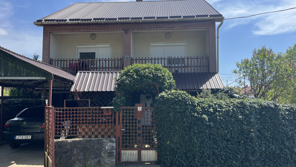 Szögliget - 7 izbový dvojgeneračný poschodový rodinný dom