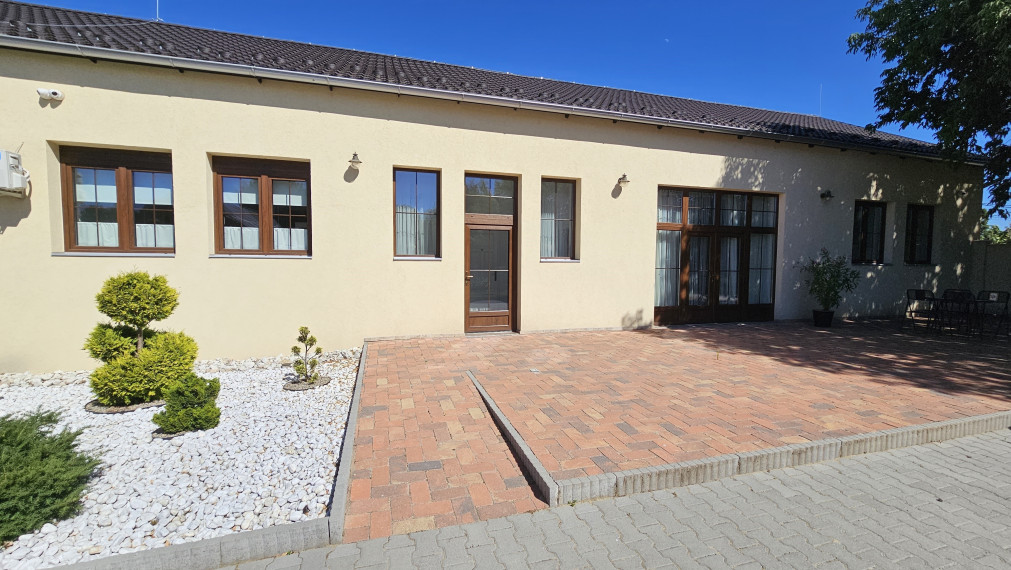 Vilmány - polyfunkčná budova vhodná na bývanie aj podnikanie