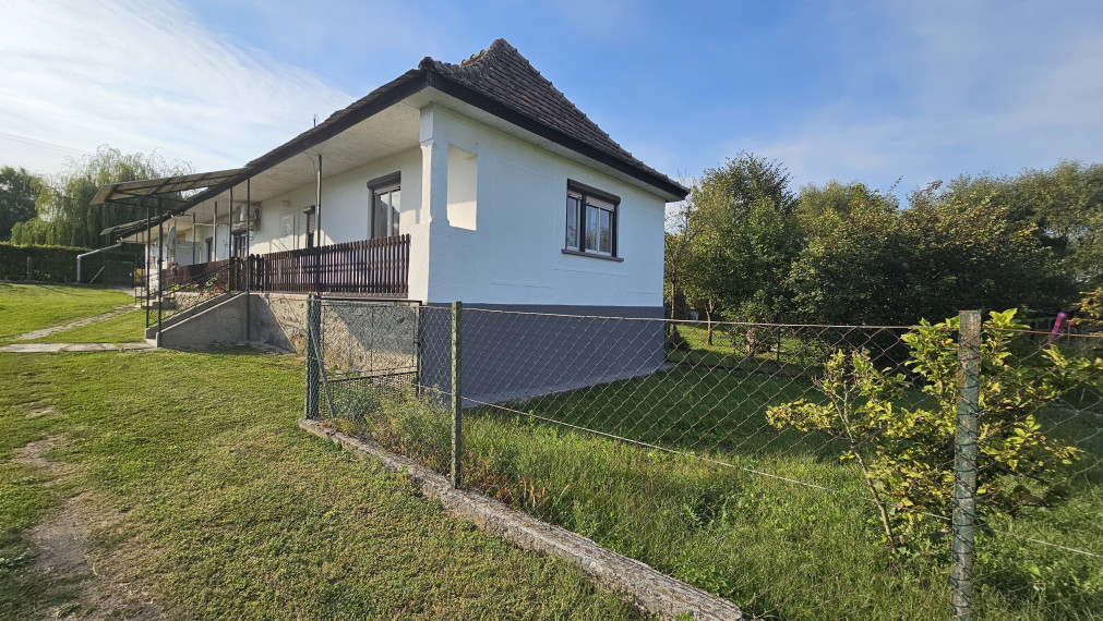 Kovácsvágás - 2 izbový rodinný dom vo výbornom stave, čiastočná rekonštrukcia