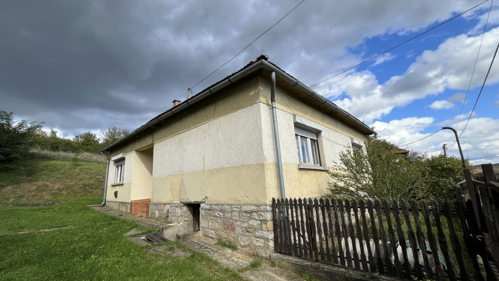 Szuhogy  - 3 izbový rodinný dom