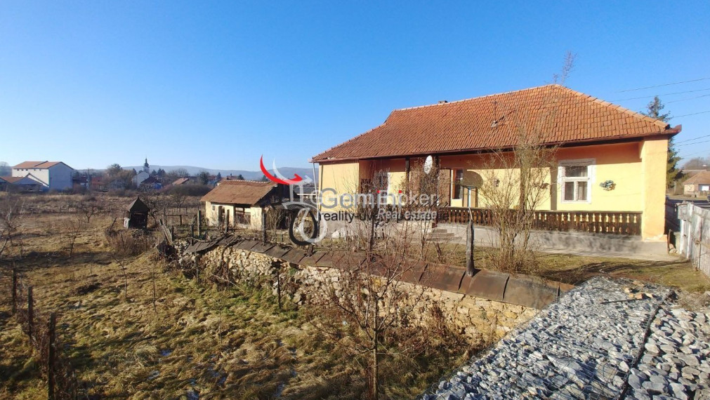 RD s veľkým pozemkom 4800m2 v meste Szendrő - GEMINIBROKER