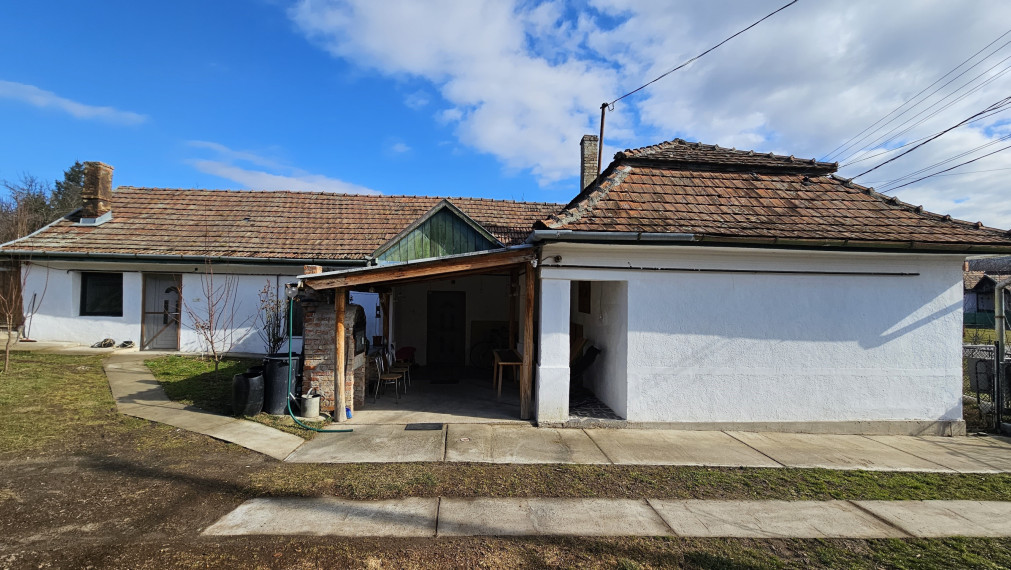 Gönc - 3 izbový rodinný dom s terasou,  čiastočná rekonštrukcia