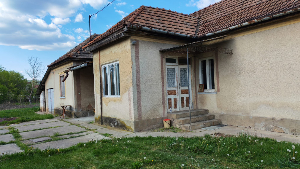 Szendro zachovalý 2 izbový dom