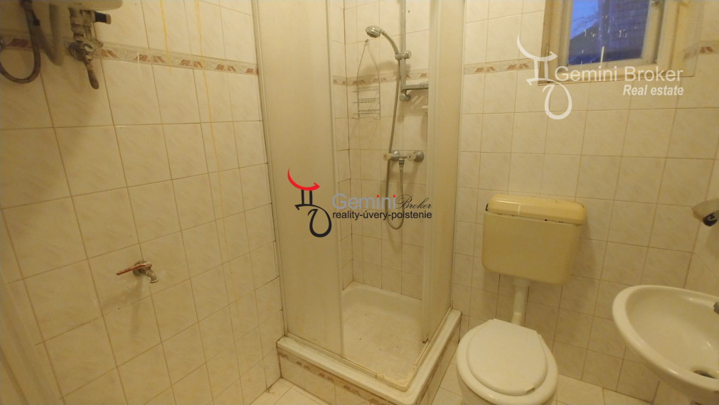 MARTONYI len 2km od vodnej nádrže Rakaca - Maďarsko