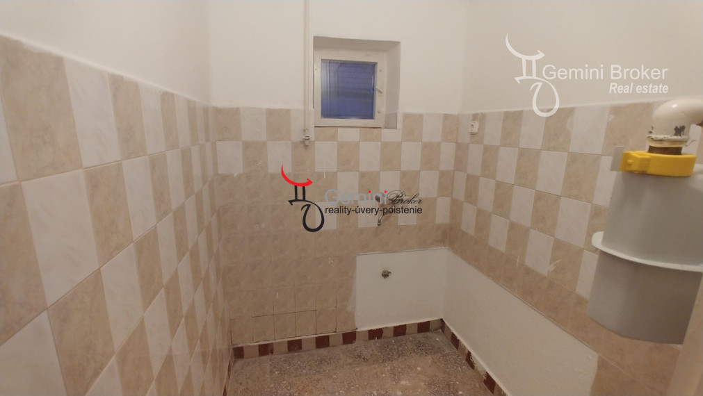 MARTONYI len 2km od vodnej nádrže Rakaca - Maďarsko