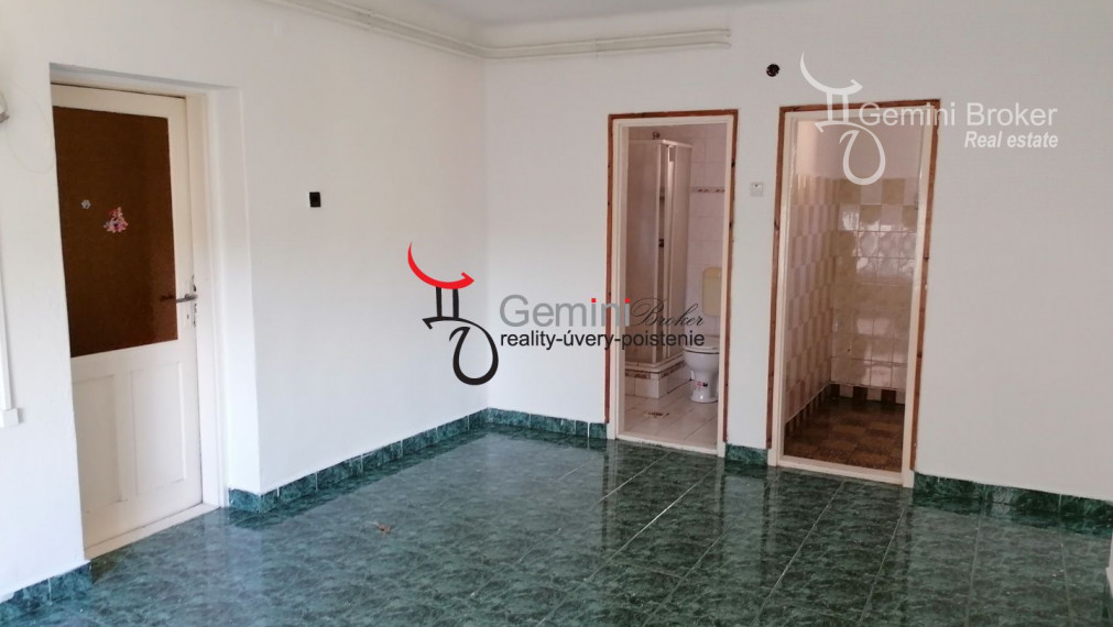 MARTONYI len 2km od vodnej nádrže Rakaca - Maďarsko