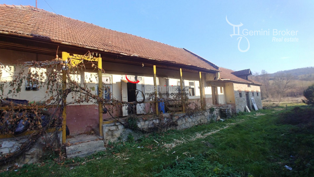 GEMINIBROKER - dom vhodný na kompletnú rekonštrukciu v obci Szinpetri