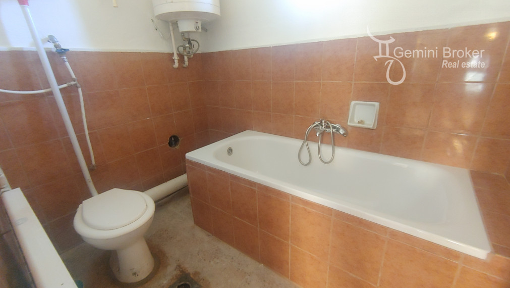 MARTONYI len 2km od vodnej nádrže Rakaca - Maďarsko