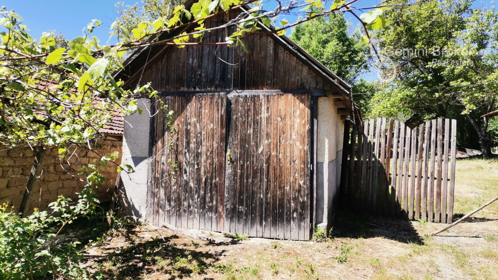 MARTONYI len 2km od vodnej nádrže Rakaca - Maďarsko
