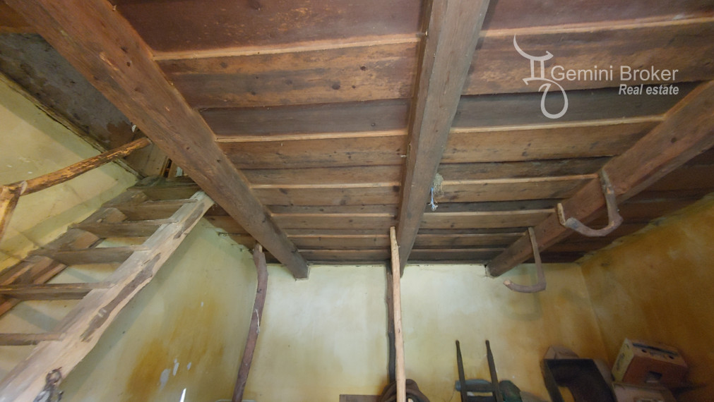 AGGTELEK - RD s novou strechou a 1ha pozemkom len 8km od hraníc