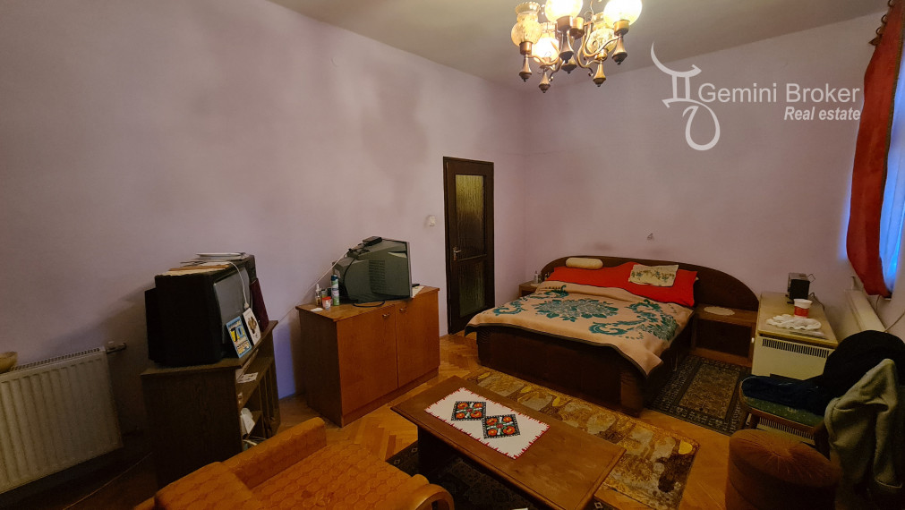 Sátoraljaújhely - 7 izbový  3 generačný rodinný dom v centre