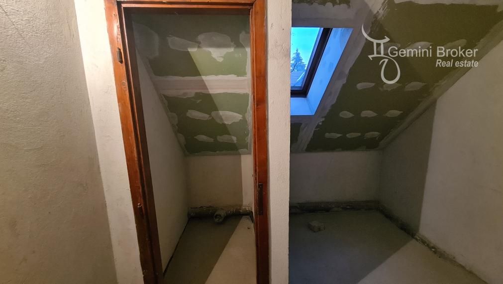 Sátoraljaújhely - 7 izbový  3 generačný rodinný dom v centre