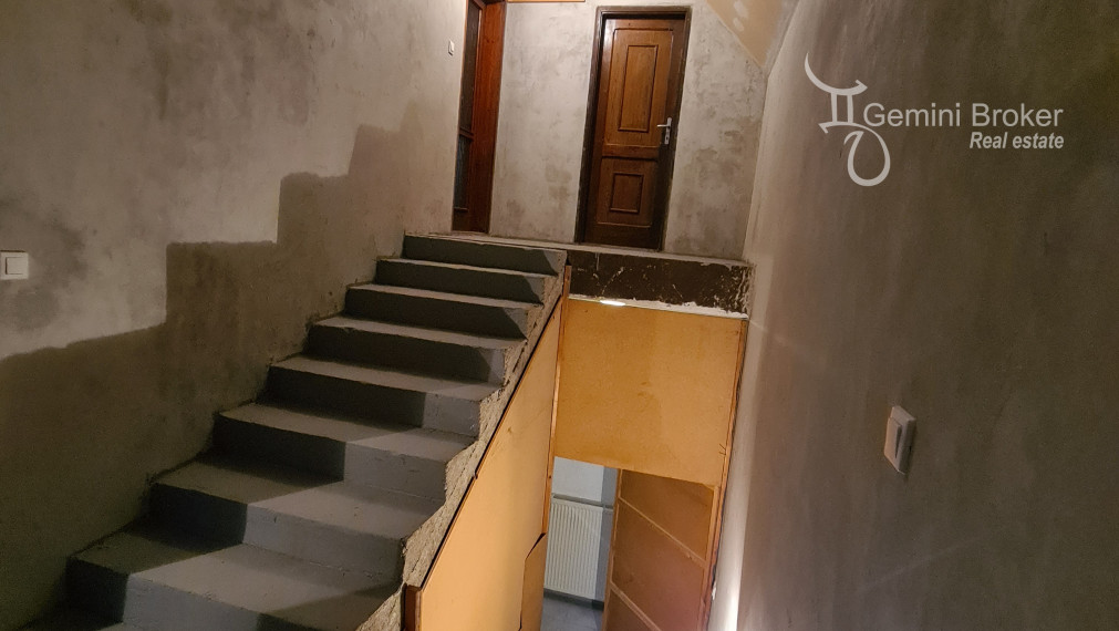 Sátoraljaújhely - 7 izbový  3 generačný rodinný dom v centre