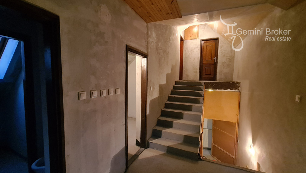 Sátoraljaújhely - 7 izbový  3 generačný rodinný dom v centre