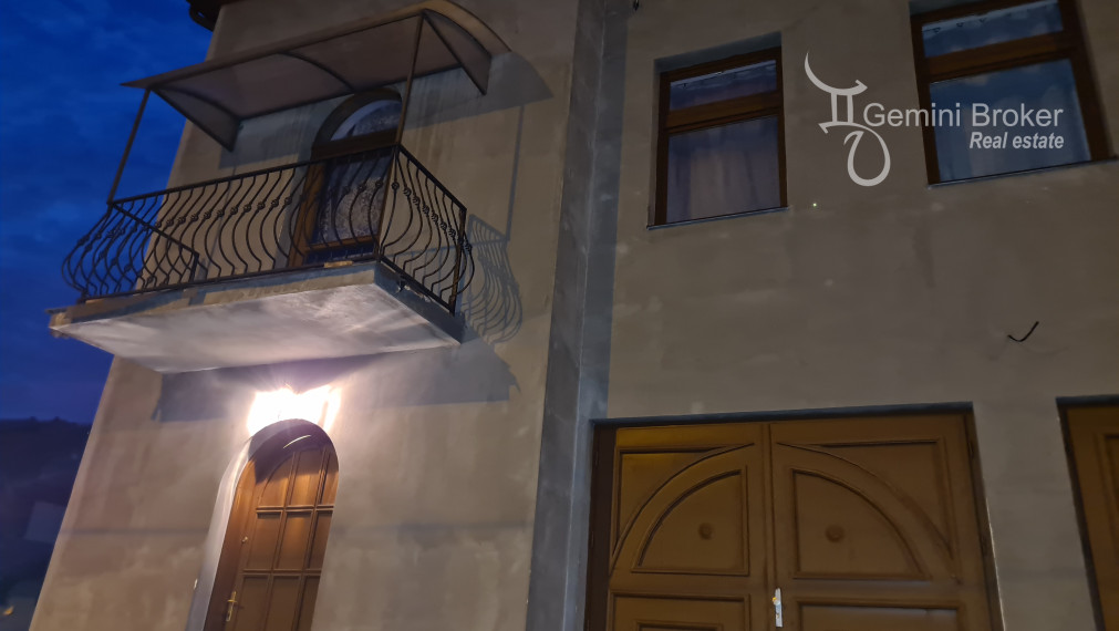 Sátoraljaújhely - 7 izbový  3 generačný rodinný dom v centre