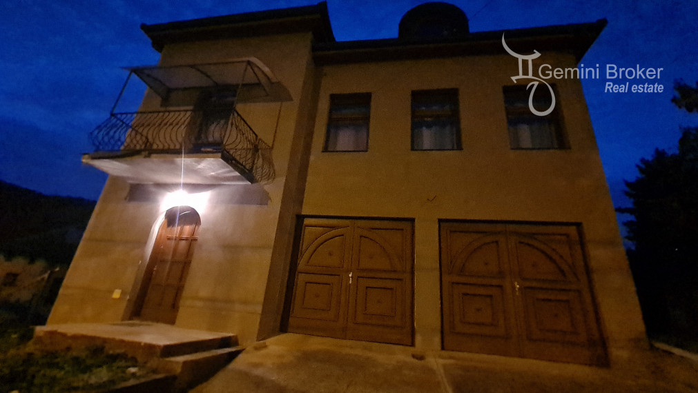 Sátoraljaújhely - 7 izbový  3 generačný rodinný dom v centre