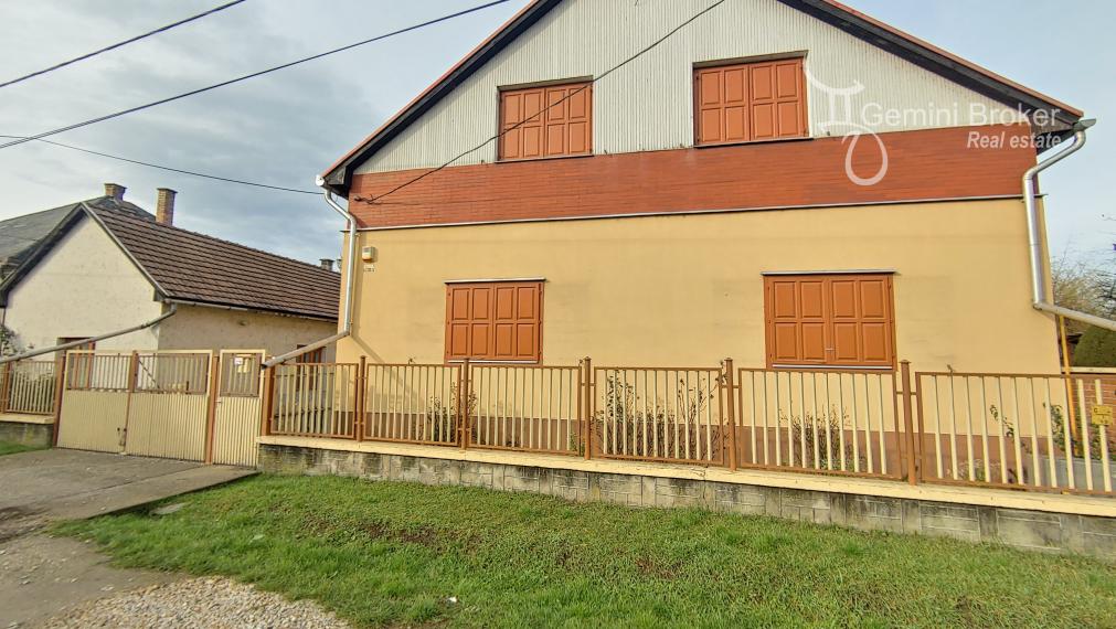 Krásny 2-generačný RD v drevenom štýle v Szendrő