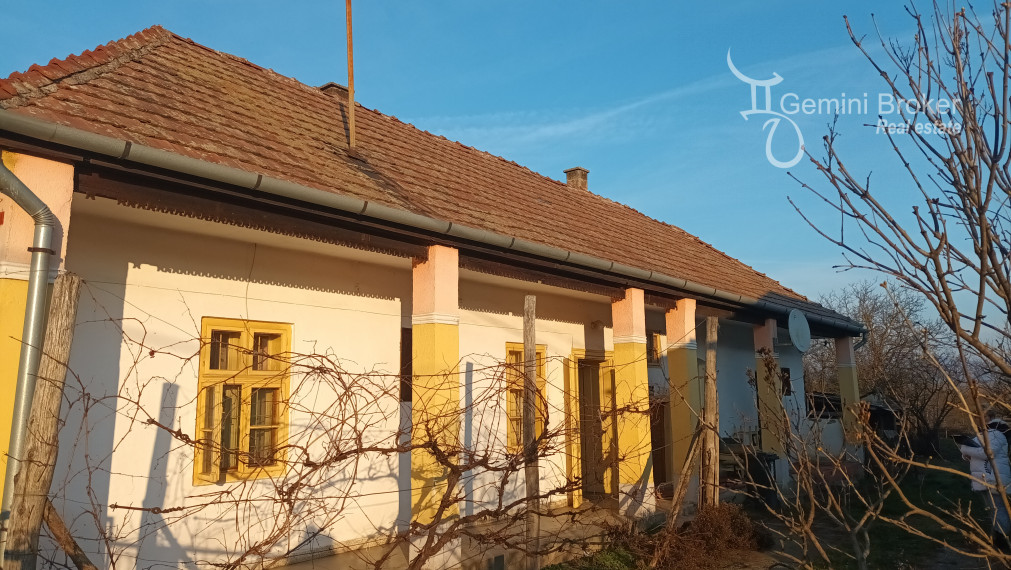 GEMINIBROKER v obci Méra ponúka na malý domček vhodný na rekonštrukciu