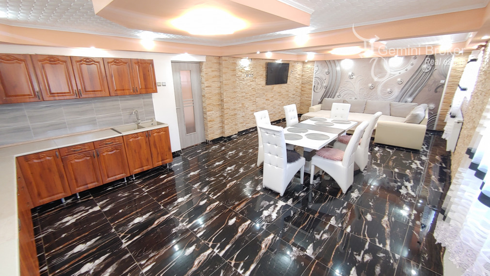 Luxusný 4-izbový rodinný dom s balkónom v turistickej časti mesta Szendrő