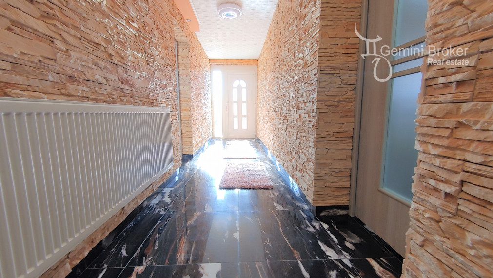 Luxusný 4-izbový rodinný dom s balkónom v turistickej časti mesta Szendrő