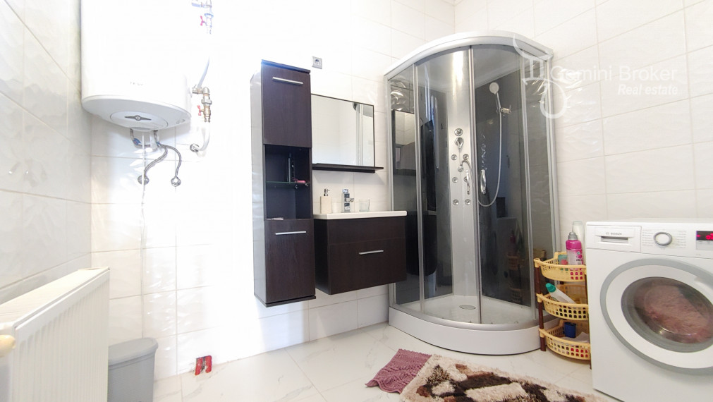 Luxusný 4-izbový rodinný dom s balkónom v turistickej časti mesta Szendrő