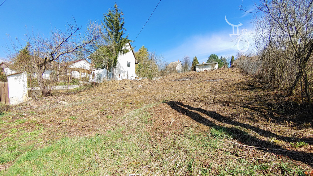 Szalonna - stavebný pozemok s výhľadom na celé jazero Rakaca