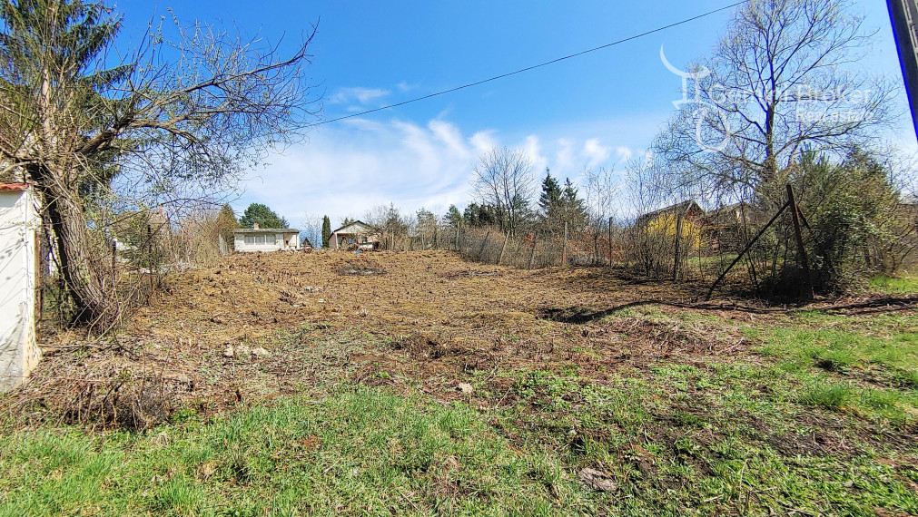 Szalonna - stavebný pozemok s výhľadom na celé jazero Rakaca