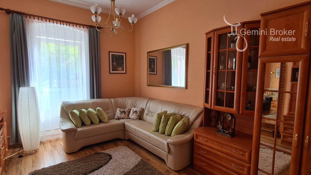 Znížená cena! Sátoraljaújhely - 6 izbový rodinný dom pre náročných v centre so súkromím