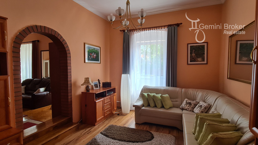 Znížená cena! Sátoraljaújhely - 6 izbový rodinný dom pre náročných v centre so súkromím