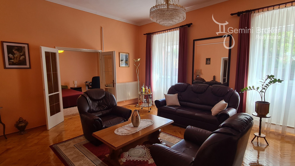 Znížená cena! Sátoraljaújhely - 6 izbový rodinný dom pre náročných v centre so súkromím