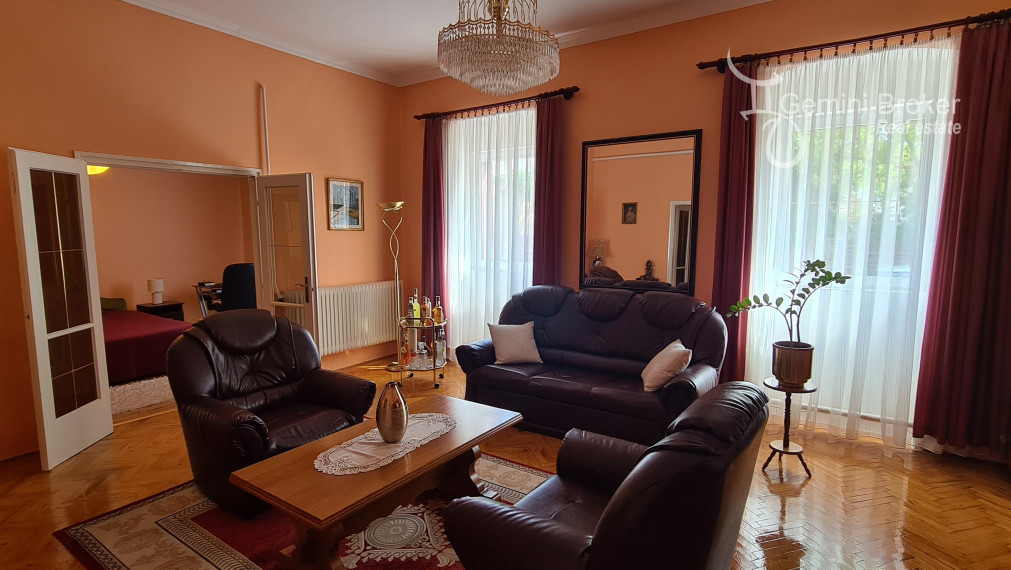 Znížená cena! Sátoraljaújhely - 6 izbový rodinný dom pre náročných v centre so súkromím