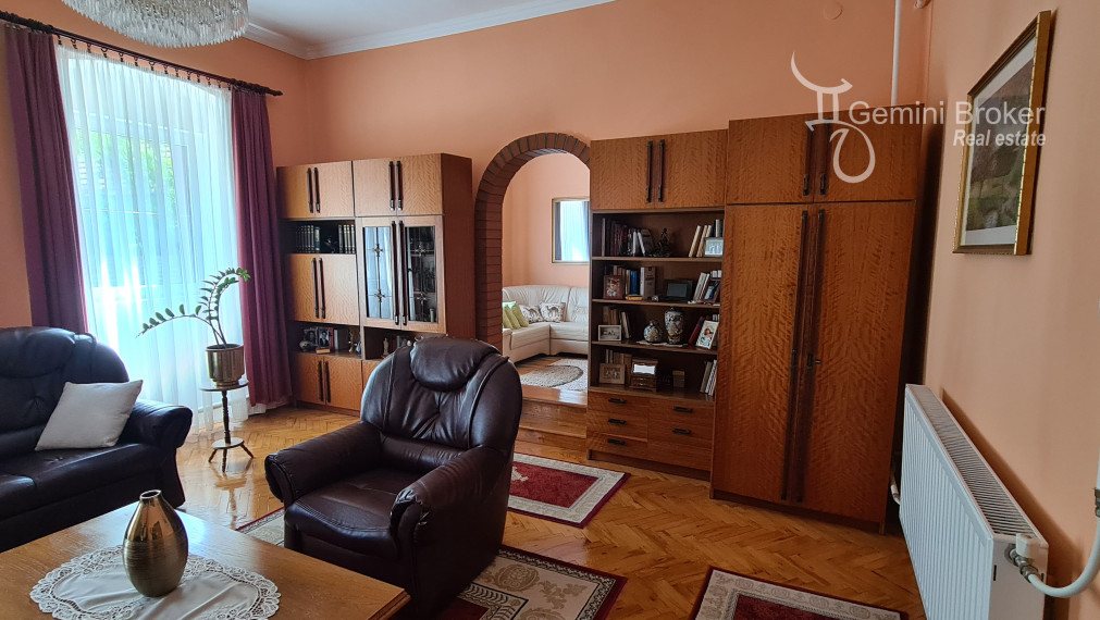 Znížená cena! Sátoraljaújhely - 6 izbový rodinný dom pre náročných v centre so súkromím