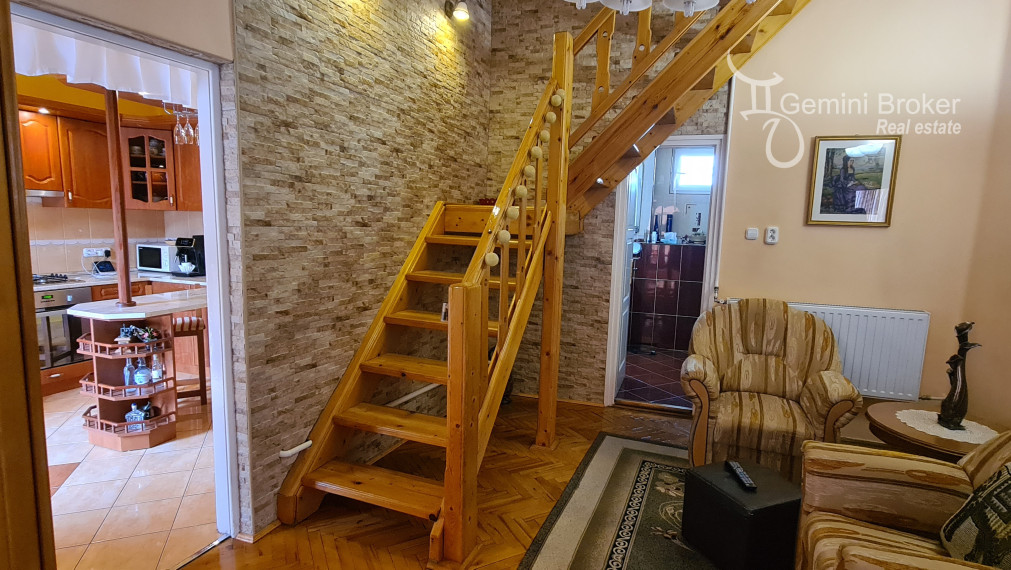 Znížená cena! Sátoraljaújhely - 6 izbový rodinný dom pre náročných v centre so súkromím