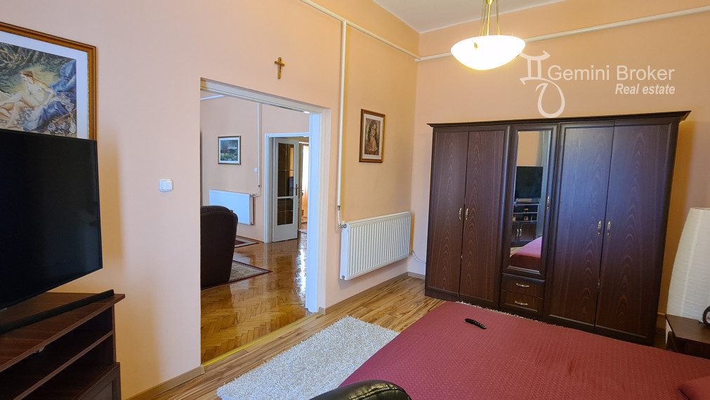 Znížená cena! Sátoraljaújhely - 6 izbový rodinný dom pre náročných v centre so súkromím