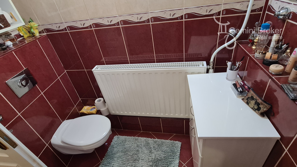 Znížená cena! Sátoraljaújhely - 6 izbový rodinný dom pre náročných v centre so súkromím