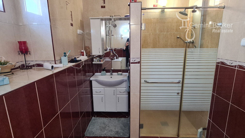 Znížená cena! Sátoraljaújhely - 6 izbový rodinný dom pre náročných v centre so súkromím