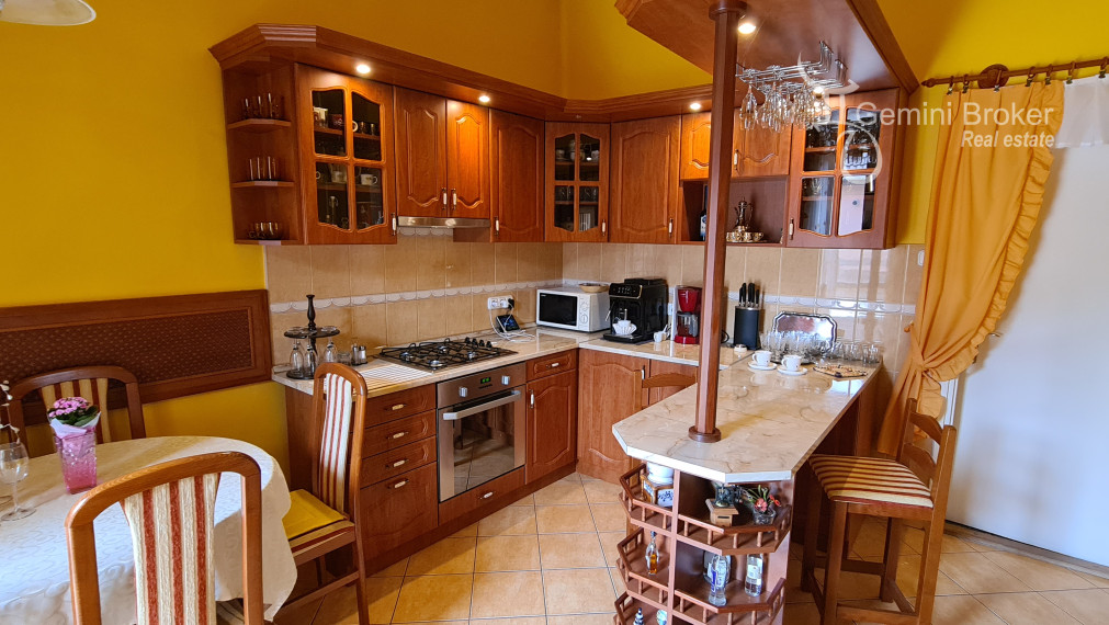 Znížená cena! Sátoraljaújhely - 6 izbový rodinný dom pre náročných v centre so súkromím