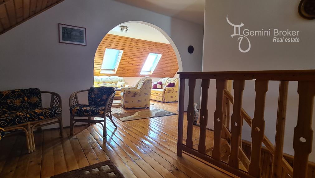 Znížená cena! Sátoraljaújhely - 6 izbový rodinný dom pre náročných v centre so súkromím