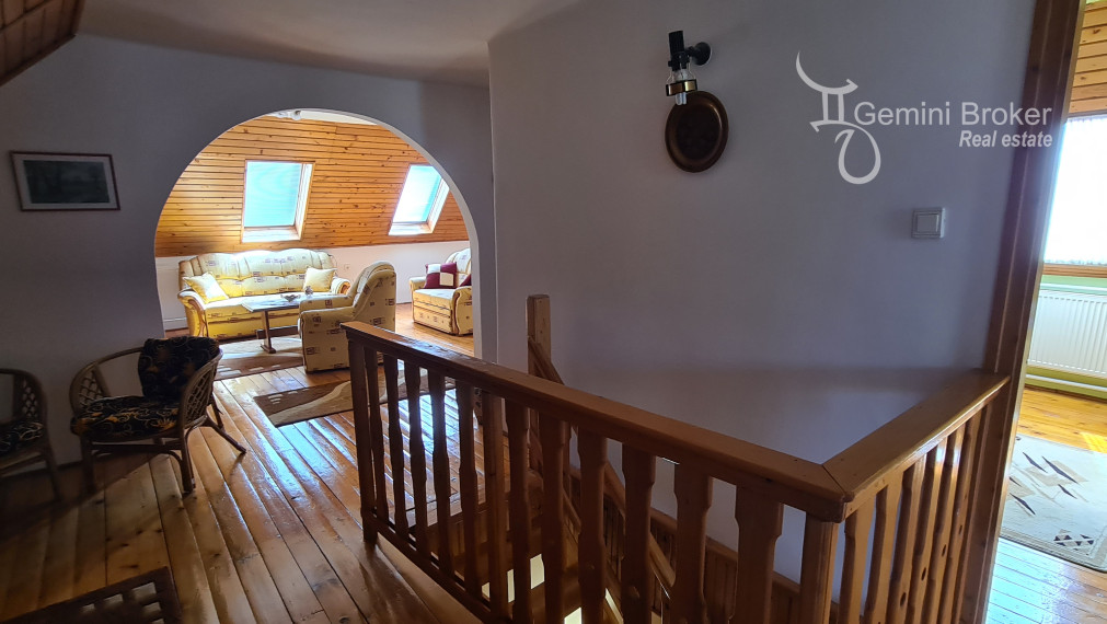 Znížená cena! Sátoraljaújhely - 6 izbový rodinný dom pre náročných v centre so súkromím