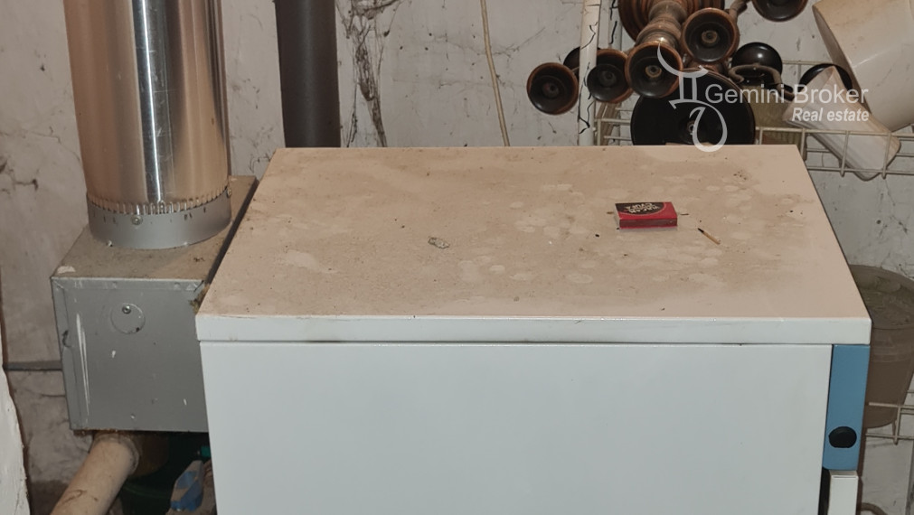 Znížená cena! Sátoraljaújhely - 6 izbový rodinný dom pre náročných v centre so súkromím